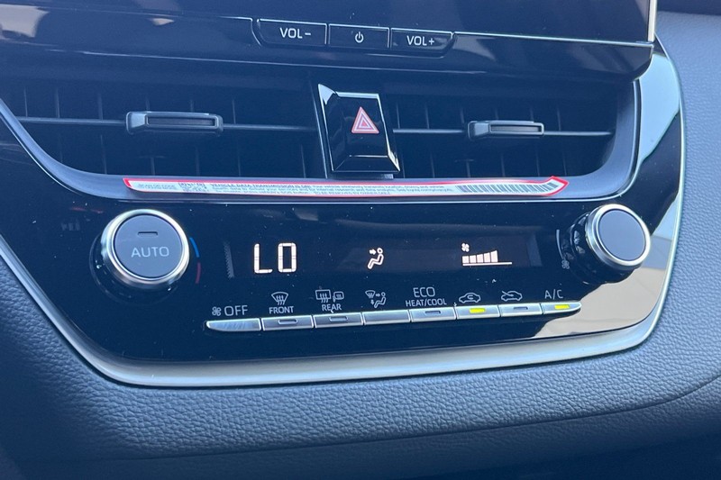 Toyota Corolla Hybrid Vehicle Full-screen Gallery Image 17