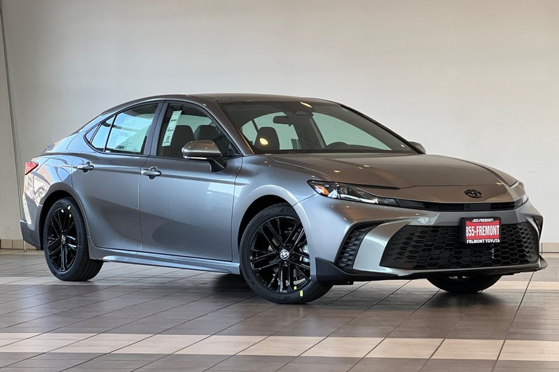 Toyota Camry Vehicle Full-screen Gallery Image 02