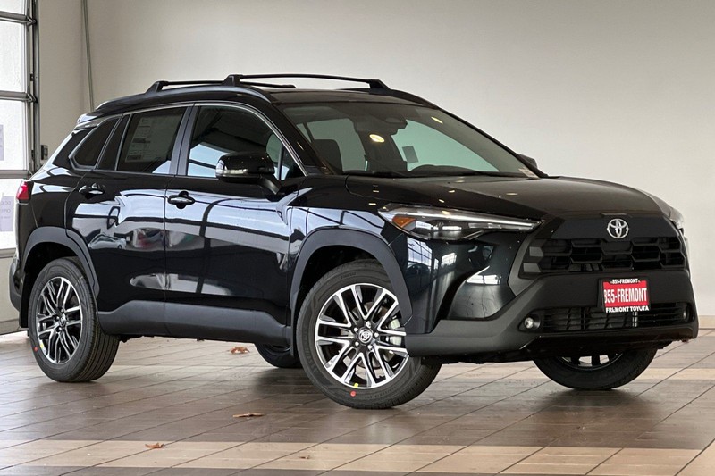 Toyota Corolla Cross Vehicle Full-screen Gallery Image 02