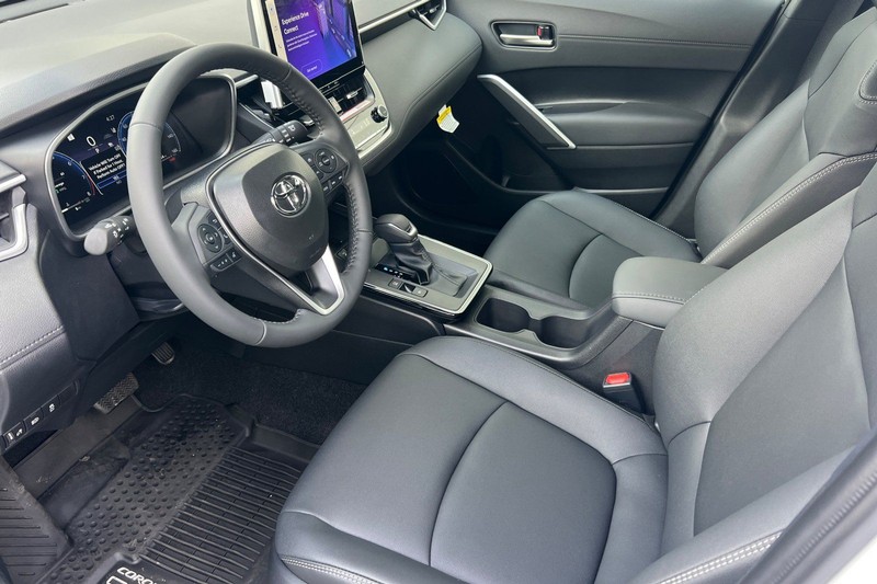 Toyota Corolla Cross Vehicle Full-screen Gallery Image 08