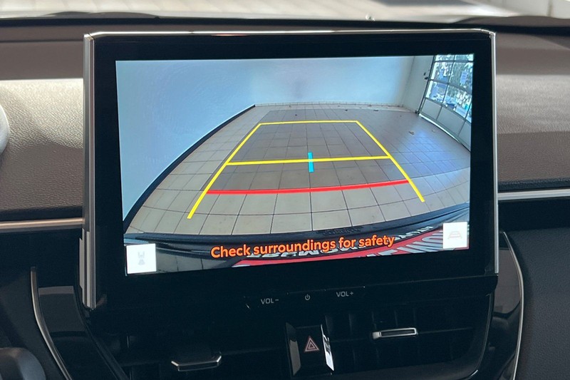 Toyota Corolla Cross Vehicle Full-screen Gallery Image 16