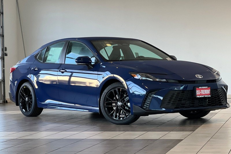 Toyota Camry Vehicle Full-screen Gallery Image 02