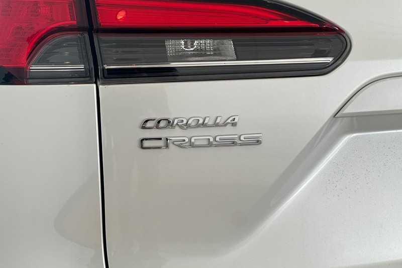 Toyota Corolla Cross Vehicle Full-screen Gallery Image 07