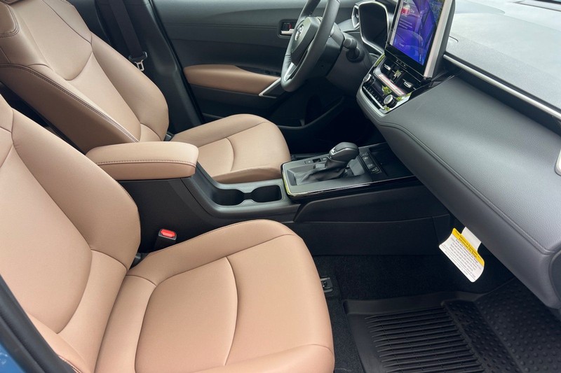 Toyota Corolla Cross Vehicle Full-screen Gallery Image 14