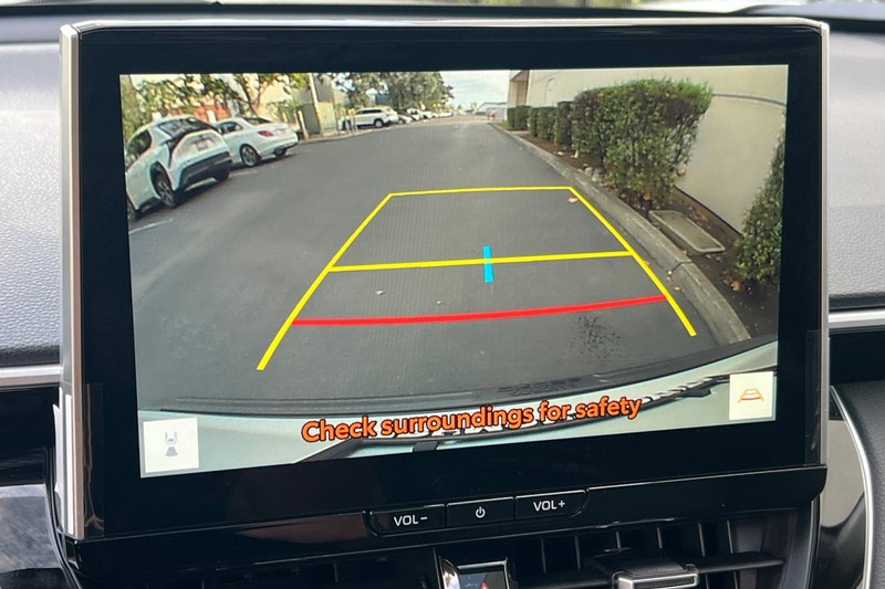 Toyota Corolla Cross Vehicle Full-screen Gallery Image 16