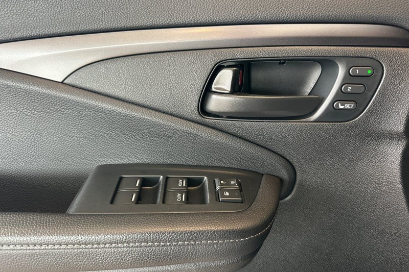 Honda Passport Vehicle Full-screen Gallery Image 11