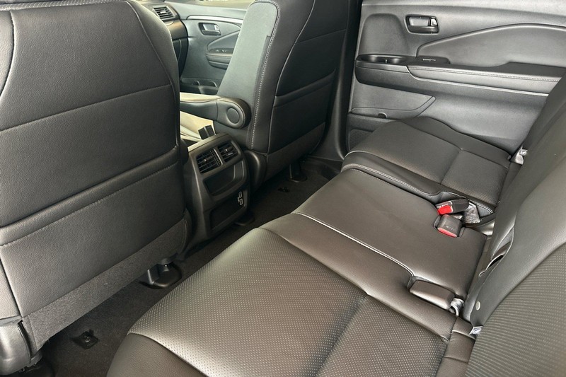 Honda Passport Vehicle Full-screen Gallery Image 12