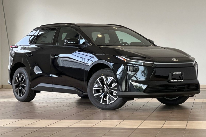 Toyota bZ Vehicle Full-screen Gallery Image 02