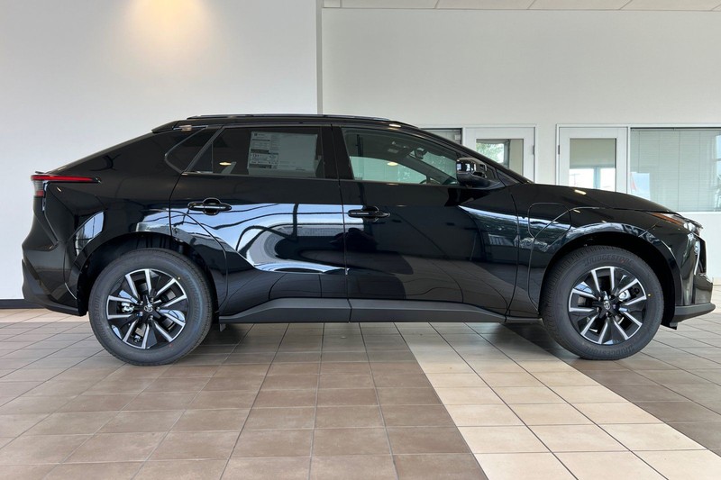 Toyota bZ Vehicle Full-screen Gallery Image 04