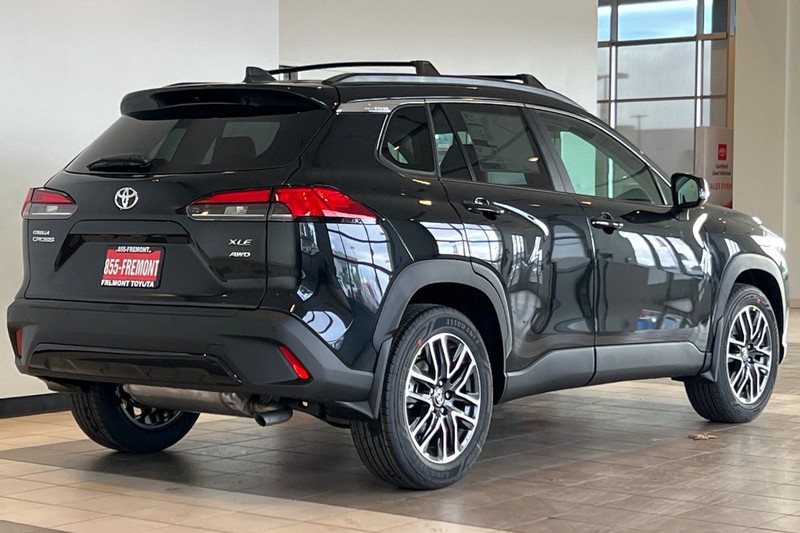 Toyota Corolla Cross Vehicle Full-screen Gallery Image 05