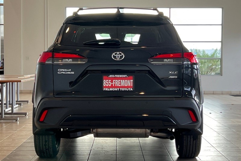 Toyota Corolla Cross Vehicle Full-screen Gallery Image 06