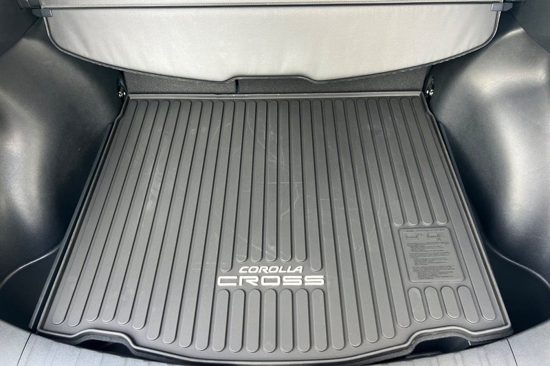 Toyota Corolla Cross Vehicle Full-screen Gallery Image 13