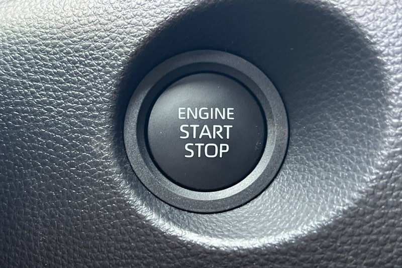 Toyota Corolla Cross Vehicle Full-screen Gallery Image 19