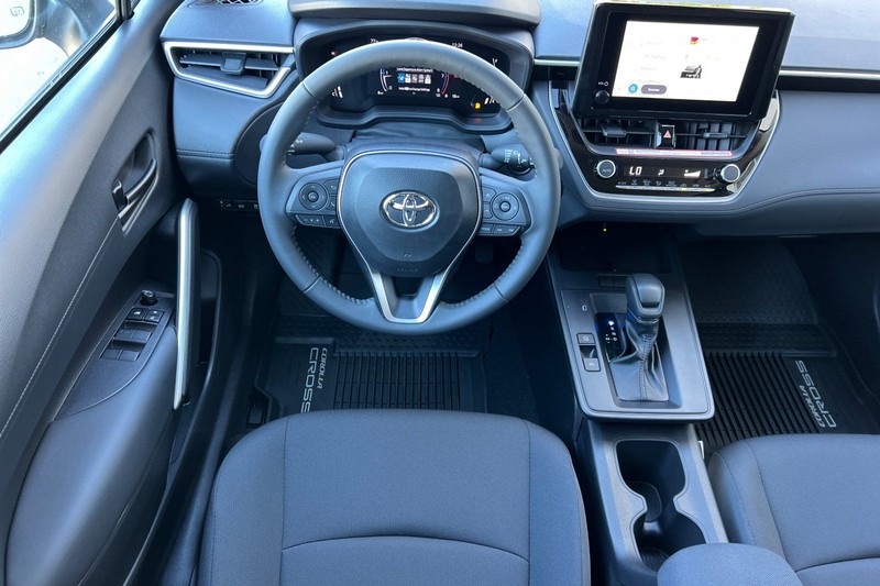 Toyota Corolla Cross Vehicle Full-screen Gallery Image 12