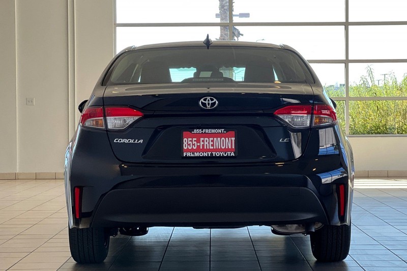 Toyota Corolla Vehicle Full-screen Gallery Image 06