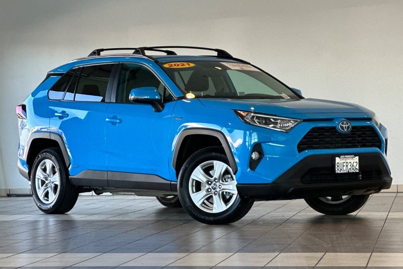 Toyota RAV4 Hybrid Vehicle Full-screen Gallery Image 02