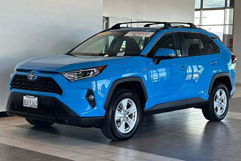 Toyota RAV4 Hybrid Vehicle Full-screen Gallery Image 08