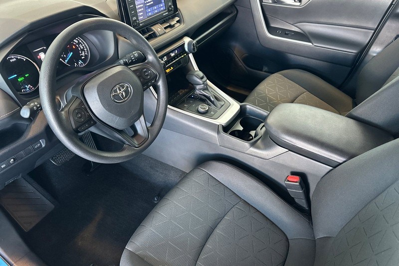 Toyota RAV4 Hybrid Vehicle Full-screen Gallery Image 10