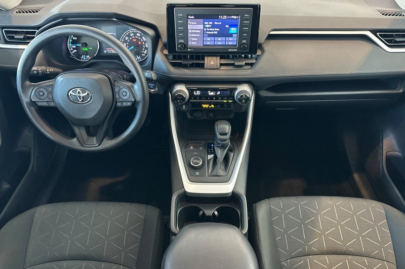 Toyota RAV4 Hybrid Vehicle Full-screen Gallery Image 13