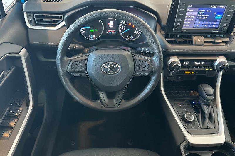 Toyota RAV4 Hybrid Vehicle Full-screen Gallery Image 14