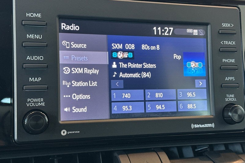 Toyota RAV4 Hybrid Vehicle Full-screen Gallery Image 18