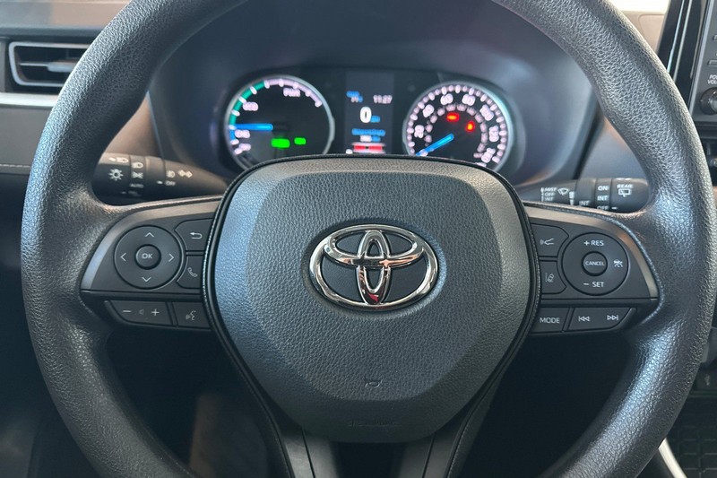 Toyota RAV4 Hybrid Vehicle Full-screen Gallery Image 23