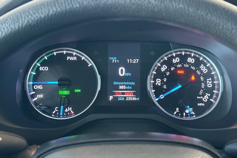 Toyota RAV4 Hybrid Vehicle Full-screen Gallery Image 24