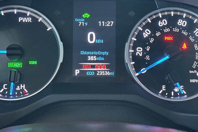 Toyota RAV4 Hybrid Vehicle Full-screen Gallery Image 25