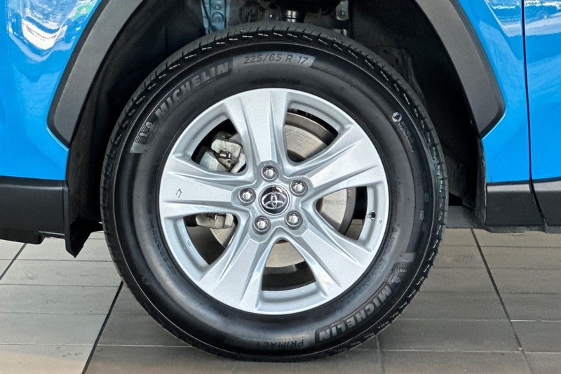 Toyota RAV4 Hybrid Vehicle Full-screen Gallery Image 26