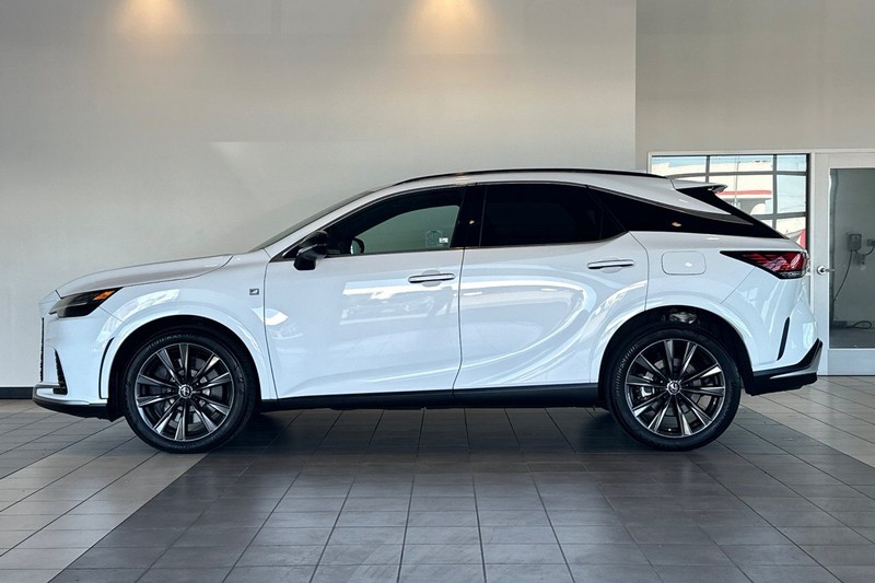 Lexus RX Vehicle Full-screen Gallery Image 07