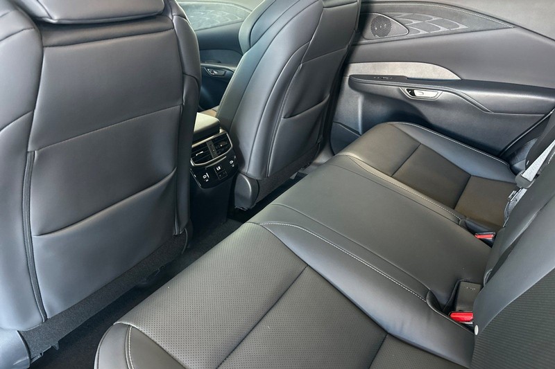 Lexus RX Vehicle Full-screen Gallery Image 12