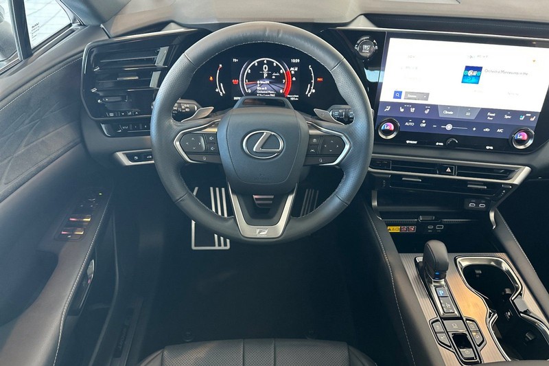 Lexus RX Vehicle Full-screen Gallery Image 14