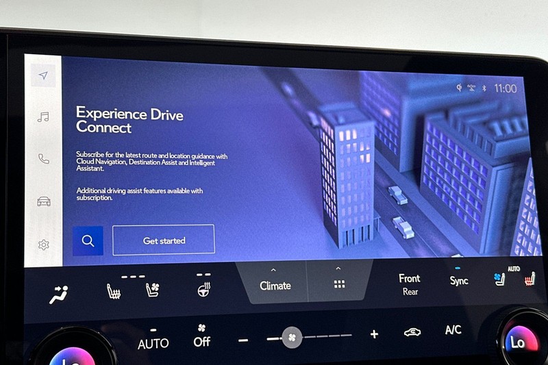 Lexus RX Vehicle Full-screen Gallery Image 19