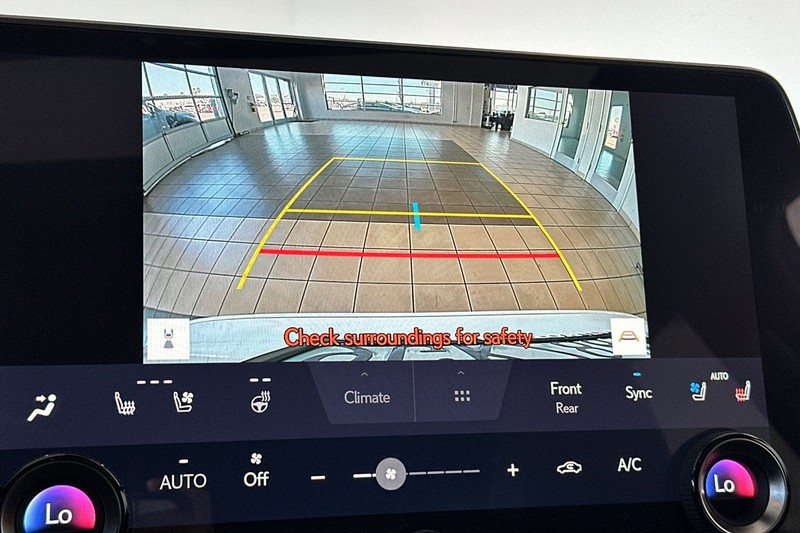 Lexus RX Vehicle Full-screen Gallery Image 20