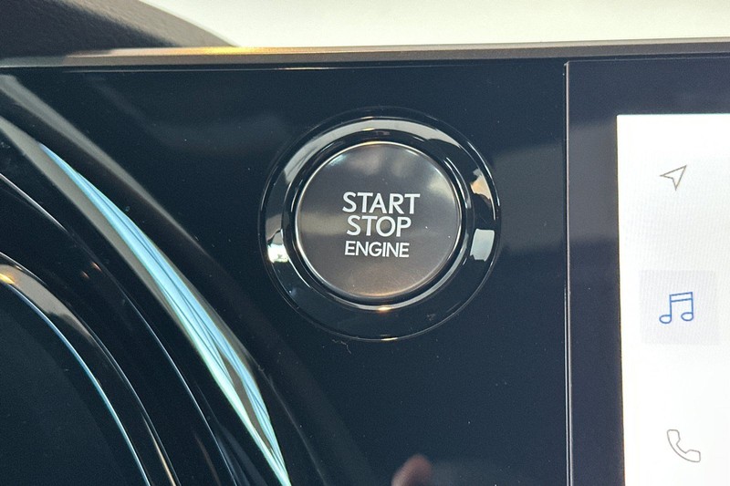 Lexus RX Vehicle Full-screen Gallery Image 23