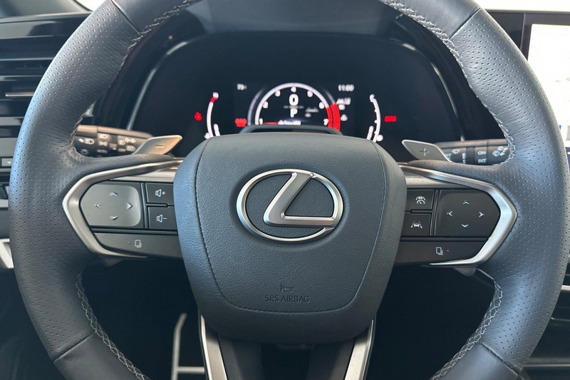 Lexus RX Vehicle Full-screen Gallery Image 24