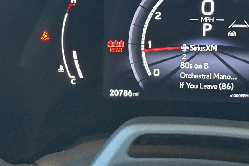 Lexus RX Vehicle Full-screen Gallery Image 26