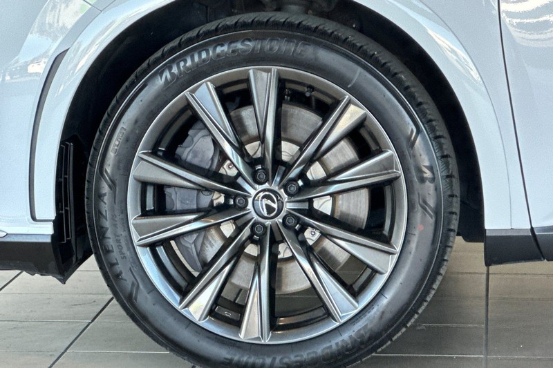 Lexus RX Vehicle Full-screen Gallery Image 27