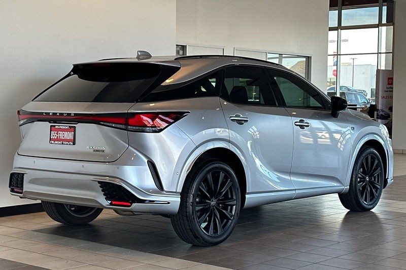 Lexus RX Vehicle Full-screen Gallery Image 04