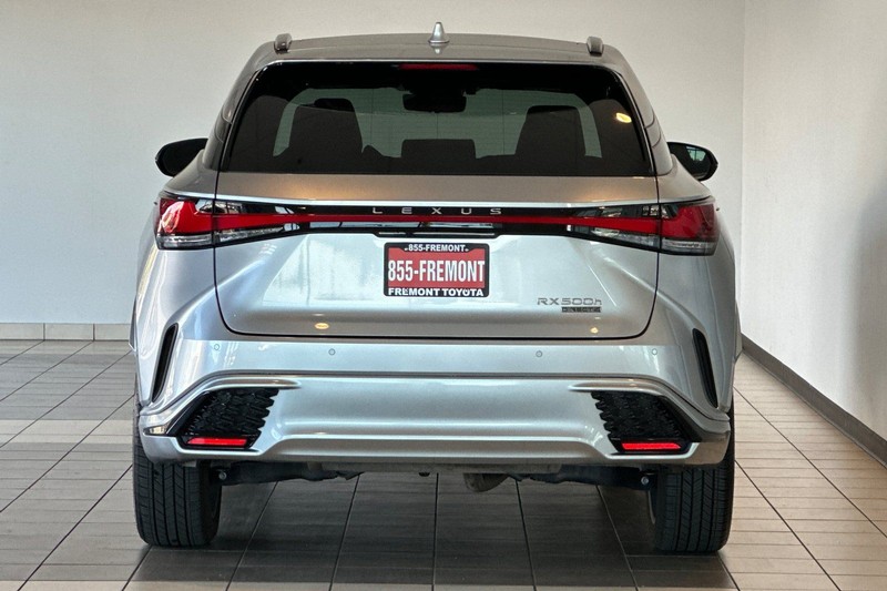 Lexus RX Vehicle Full-screen Gallery Image 05