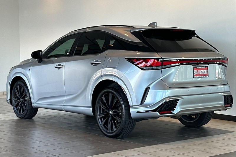 Lexus RX Vehicle Full-screen Gallery Image 06