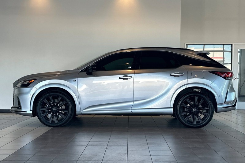 Lexus RX Vehicle Full-screen Gallery Image 07