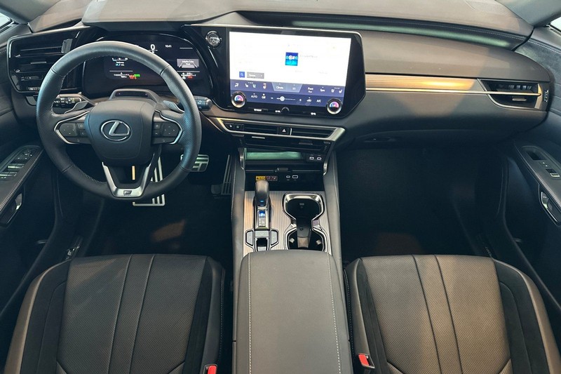 Lexus RX Vehicle Full-screen Gallery Image 13