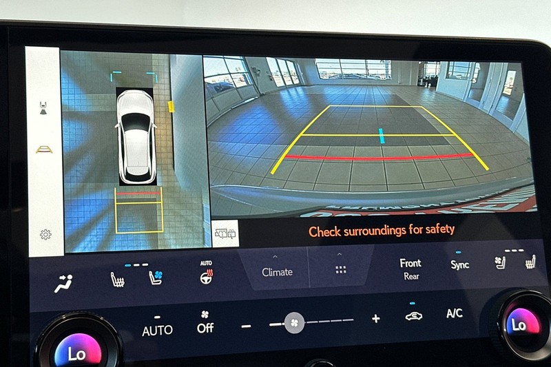 Lexus RX Vehicle Full-screen Gallery Image 20