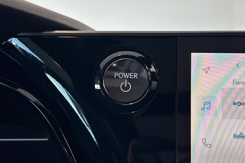 Lexus RX Vehicle Full-screen Gallery Image 23