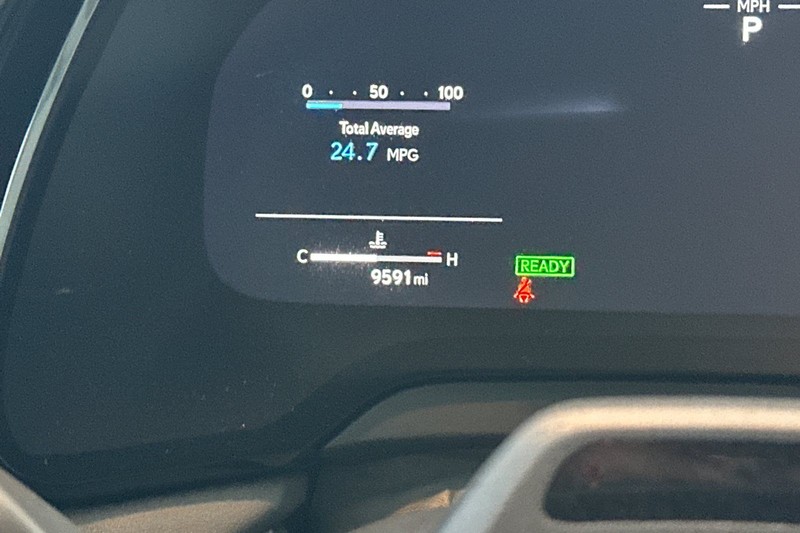 Lexus RX Vehicle Full-screen Gallery Image 26