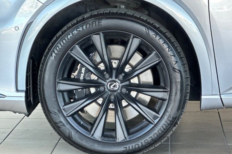 Lexus RX Vehicle Full-screen Gallery Image 27