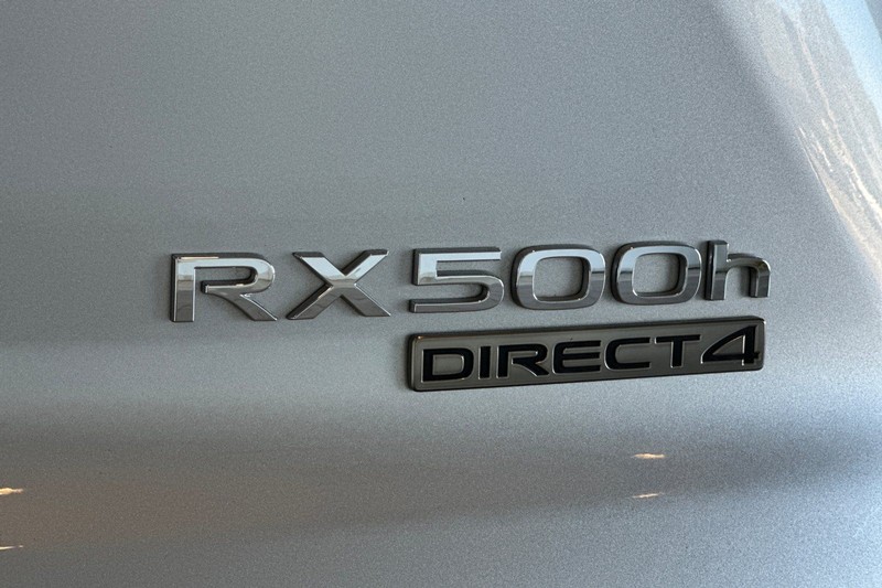 Lexus RX Vehicle Full-screen Gallery Image 28