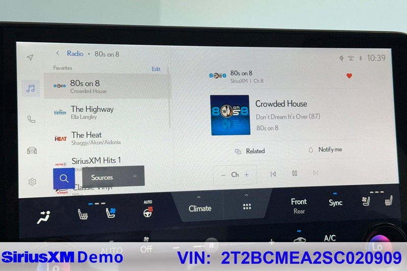 Lexus RX Vehicle Full-screen Gallery Image 29