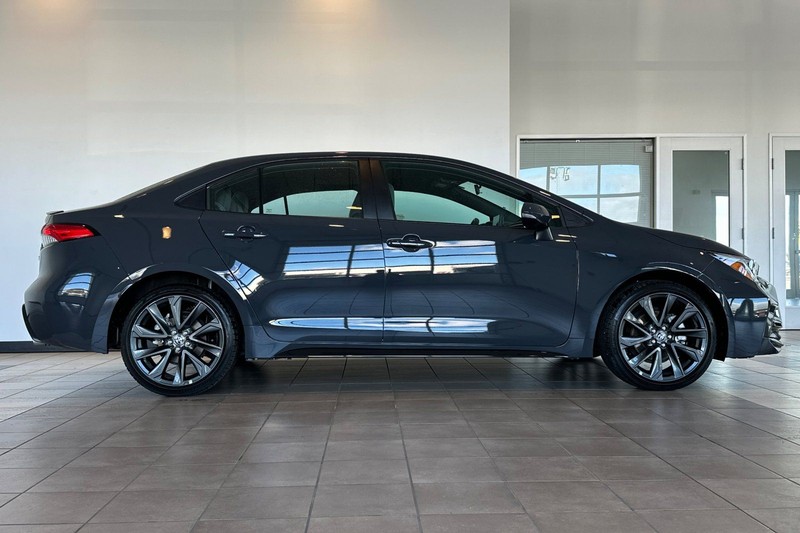 Toyota Corolla Vehicle Full-screen Gallery Image 03